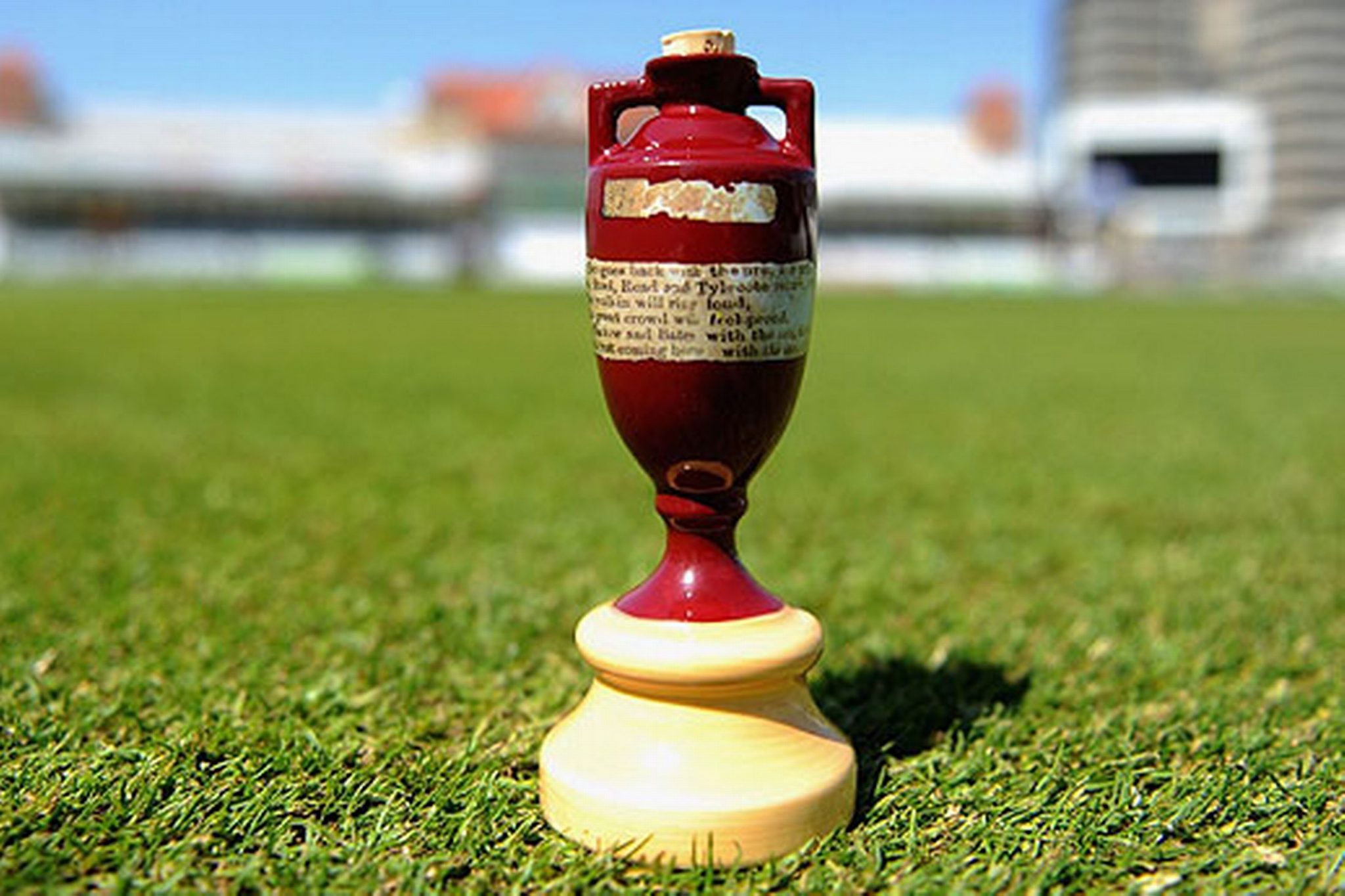 ashes trophy